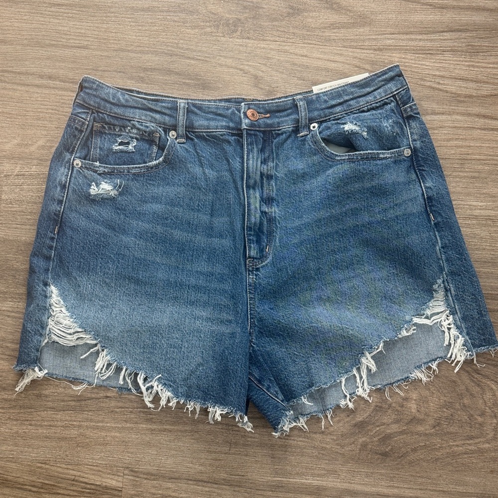 American Eagle Distressed Highest Rise Mom Jean Shorts size 14 / 32W